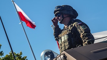 Polonia despliega aviones en su espacio aéreo ante una nueva oleada de ataques de Rusia contra Ucrania
