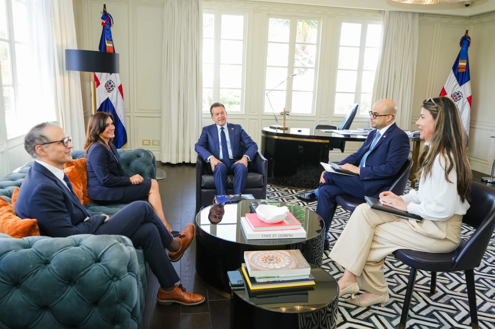 La reunión en el Mirex buscó dar continuidad a la relación bilateral y a la agenda de cooperación entre República Dominicana y Estados Unidos. (Cortesía: Cancillería de República Dominicana)