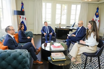 La reunión en el Mirex buscó dar continuidad a la relación bilateral y a la agenda de cooperación entre República Dominicana y Estados Unidos. (Cortesía: Cancillería de República Dominicana)