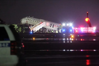 Un avión chocó con un vehículo de la Autoridad Portuaria en el aeropuerto LaGuardia en Nueva York