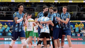 Argentina clasificó al Mundial de vóley y definirá este domingo ante Brasil el boleto a los Juegos Olímpicos 2028