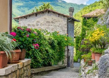 Una calle de Percile. (Turismo