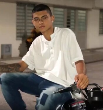 Nicolás Aristizábal junto a su