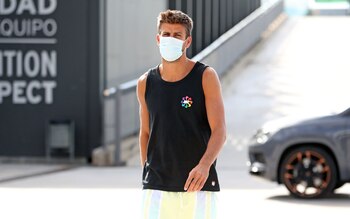 Piqué llegando a la Ciudad