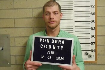 La policía dice que un hombre metió el cuerpo de una mujer en una maleta y lo tiró a un contenedor de basura