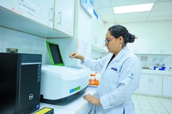 La Administración Nacional de Acueductos y Alcantarillados inauguró el Laboratorio de Calidad del Agua de la Región Oriental con una inversión superior a dos millones de dólares. (Foto cortesía Secretaría de Prensa)