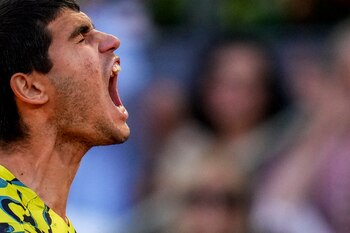 Carlos Alcaraz grita tras ganar