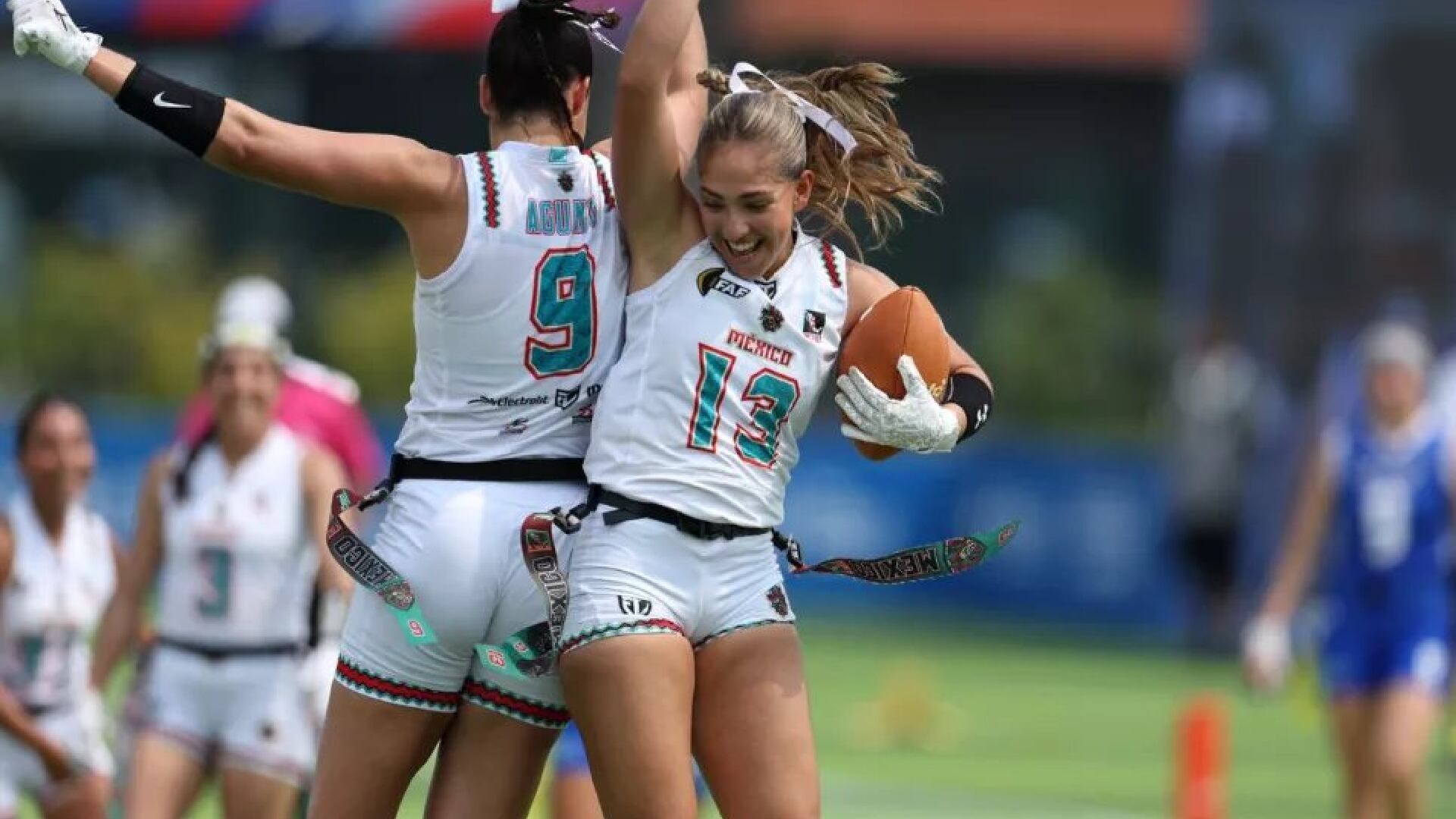 Con una sola oportunidad, las jugadoras mexicanas le robaron la medalla de oro a unas estadounidenses que se daban por campeonas. (TW Olimpismo Mexicano)