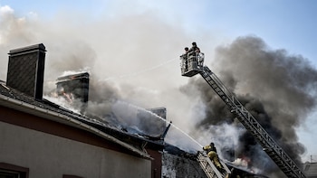 Al menos un muerto y seis heridos en nuevos ataques rusos contra el este y el centro de Ucrania