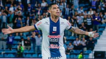 Luis Ramos en pleno festejo luego de anotarle un gol a Palestino. - Crédito: Sergio Vela