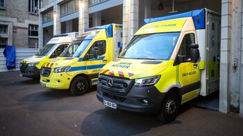 Francia confirma un positivo por ébola de un médico que regresó de una misión humanitaria en RDC