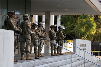 Gavin Newsom condenó la operación