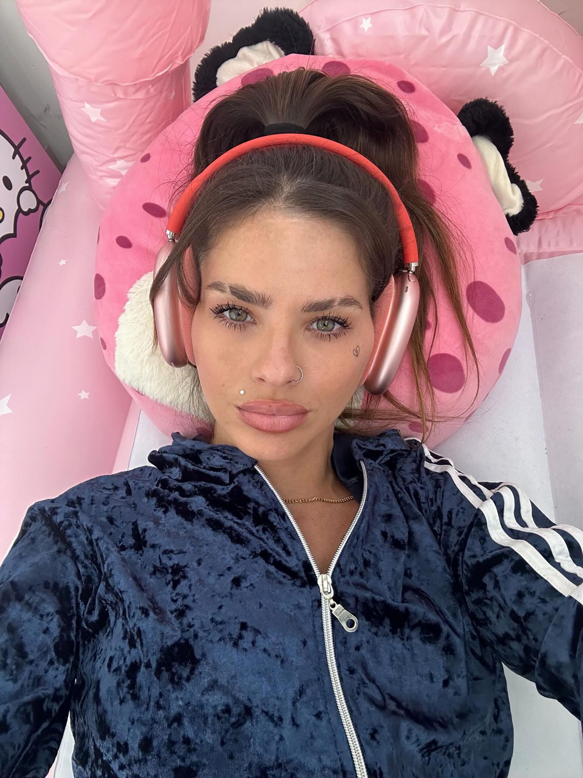 Con la llegada de nuevos personajes y ambiciones, los vínculos sentimentales se mezclan con el peligro y la incertidumbre. Decisiones drásticas podrían transformarlo todo cuando lo personal y lo delictivo se entrecruzan