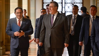 Presidente Bernardo Arévalo junto al