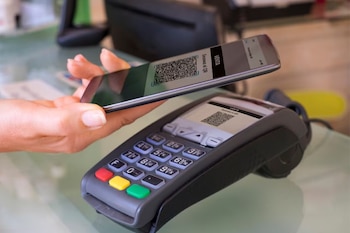 Adoptar soluciones digitales requiere evaluar las condiciones en las que se realizan los cobros.
