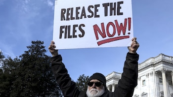 Los demócratas presionan a la