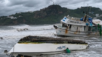 Lluvias golpean la costa de Nicaragua con lanchas encalladas y negocios inundados