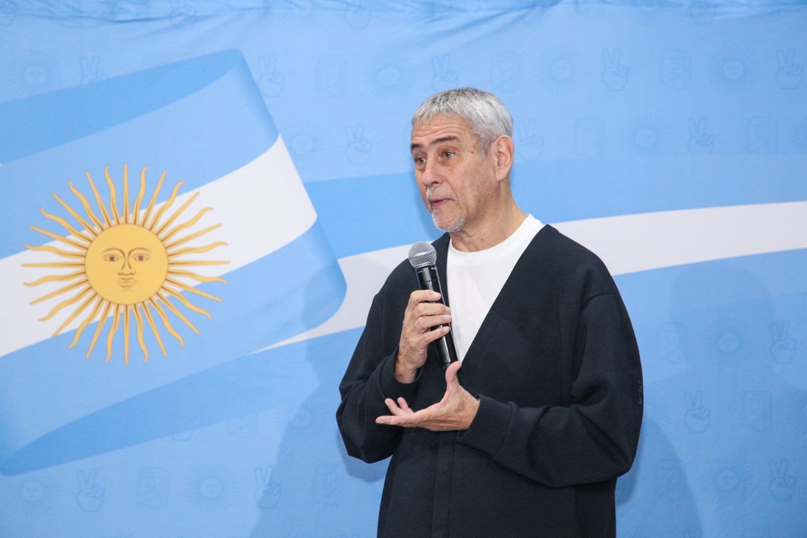 El exintendente planteó que Cristina Kirchner debería conducir a todo el peronismo y no