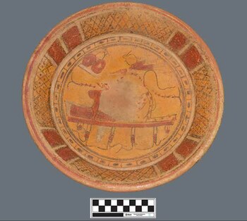 Plato polícromo, hallado en Cansacbé,