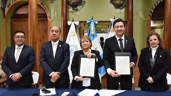 El Tribunal Supremo Electoral y Migración de Guatemala firman un convenio para validar datos de migrantes