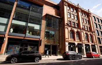 A finales de enero, el Vaticano confirmó que había vendido el edificio de 17.000 metros cuadrados del número 60 de Sloane Square, en el lujoso barrio de Chelsea (REUTERS/John Sibley)
