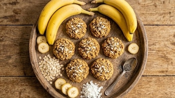 Las galletas de avena con plátano y proteína es el postre perfecto para ganar masa muscular después del gimnasio