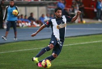 Reimond Manco en un partido en su segunda etapa en Alianza Lima. (ANDINA)