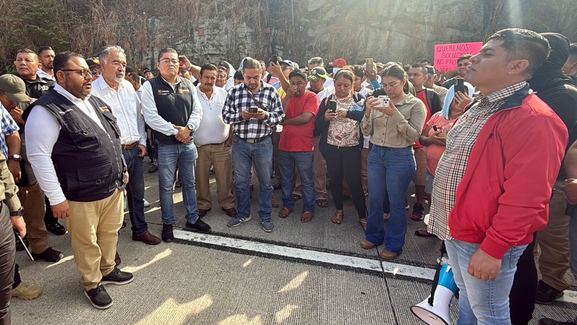 Pobladores bloquean Autopista del Sol para exigir diálogo con Sheinbaum: estos son los puntos cerrados