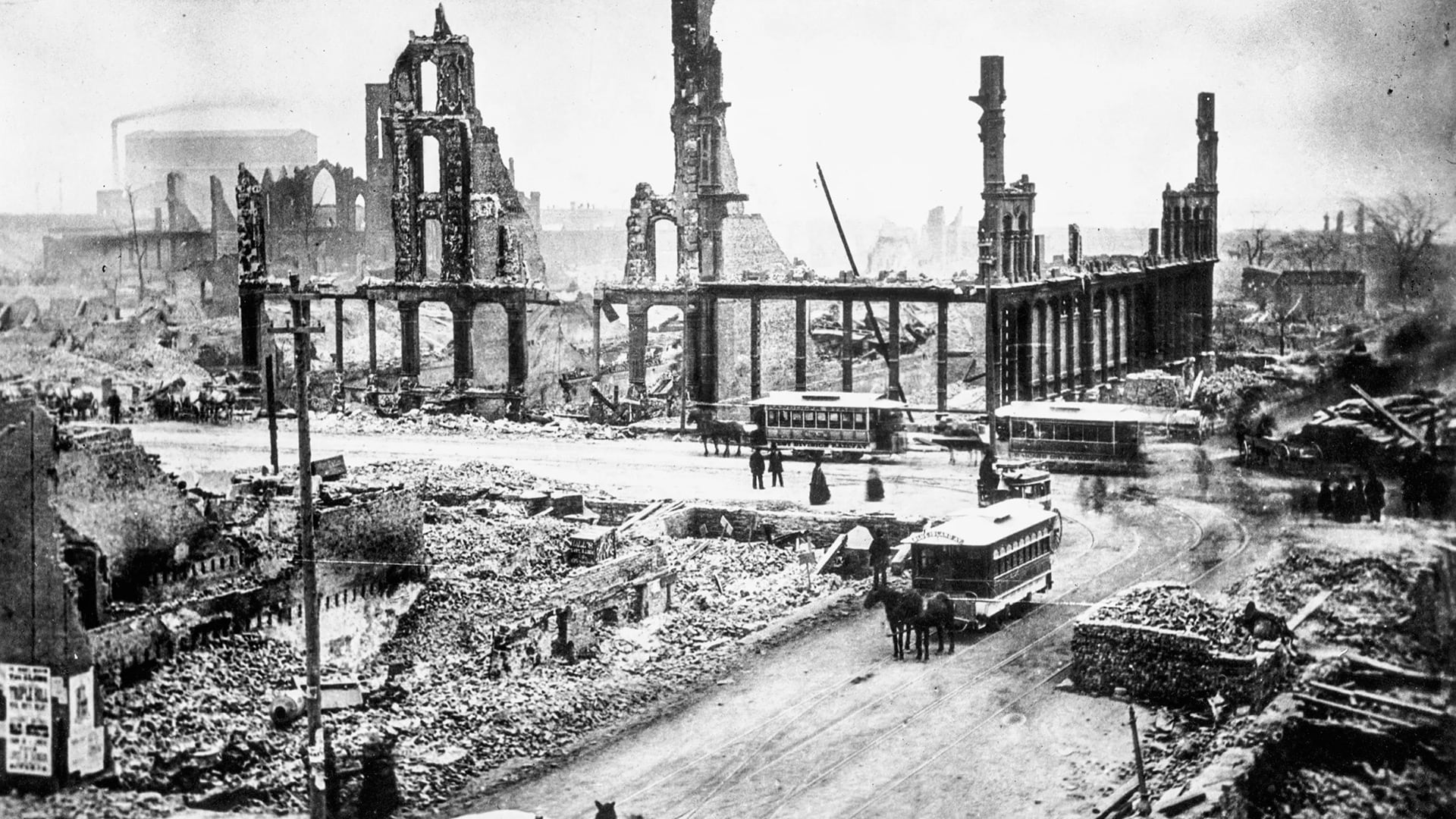 El fuego inició la noche del 8 de octubre y avanzó sin control las siguientes treinta horas. Solo se detuvo la mañana del 10, cuando estalló una fuerte tormenta que hizo lo que había sido imposible para los bomberos: apagar las llamas (Chicago History Museum)