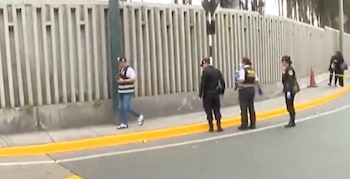 La Policía investiga la hipótesis de que la organización criminal conocía previamente la ruta del traslado y el contenido de la mochila con oro - Créditos: Captura de pantalla de Latina.