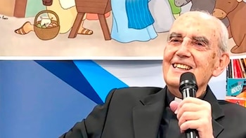 “Tengo 90 años pero me siento como de 30”, dice un cura español que protagonizó un éxito editorial con un cómic