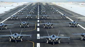 Los aviones F-35A de la
