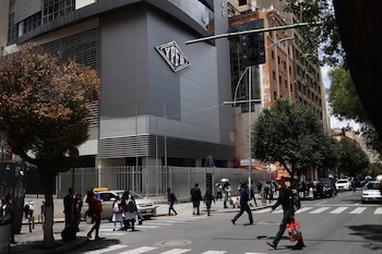 Fotografía de archivo de una vista general de las oficinas de la petrolera estatal boliviana Yacimientos Petrolíferos Fiscales Bolivianos (YPFB), en La Paz (Bolivia). EFE/Luis Gandarillas