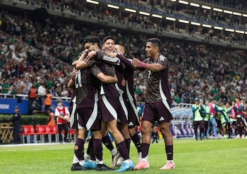 La llegada de los delanteros Jiménez, del Fulham, y Huerta, del RCS Anderlecht, fortalece el ataque mexicano previo a la Copa Mundial de la FIFA 2026. (Foto: Erich Schlegel-Imagn Images)