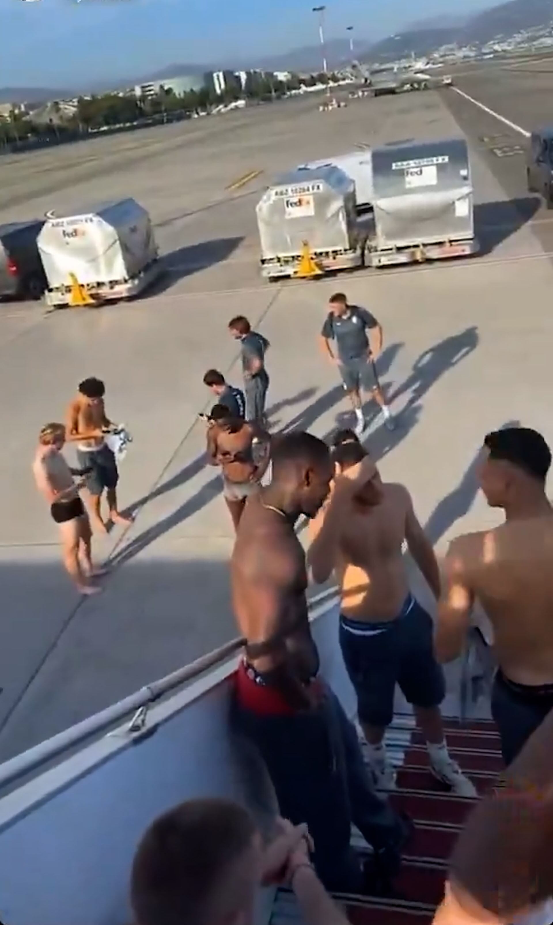 Los jugadores del Mónaco terminaron en ropa interior producto del calor