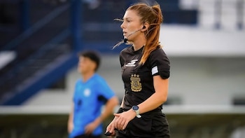 Ariadna Palacios debutó como árbitra principal en la Primera B Metropolitana y marcó un nuevo hito para el arbitraje argentino