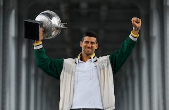 El serbio Novak Djokovic posa