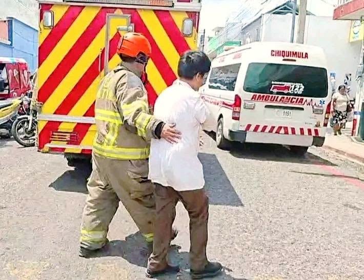 Los seis alumnos lesionados ingresaron a la Emergencia del hospital local para recibir atención médica y radiografías. (Bomberos Voluntarios)