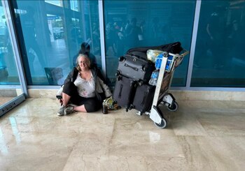 Mujer canadiense varada en aeropuerto