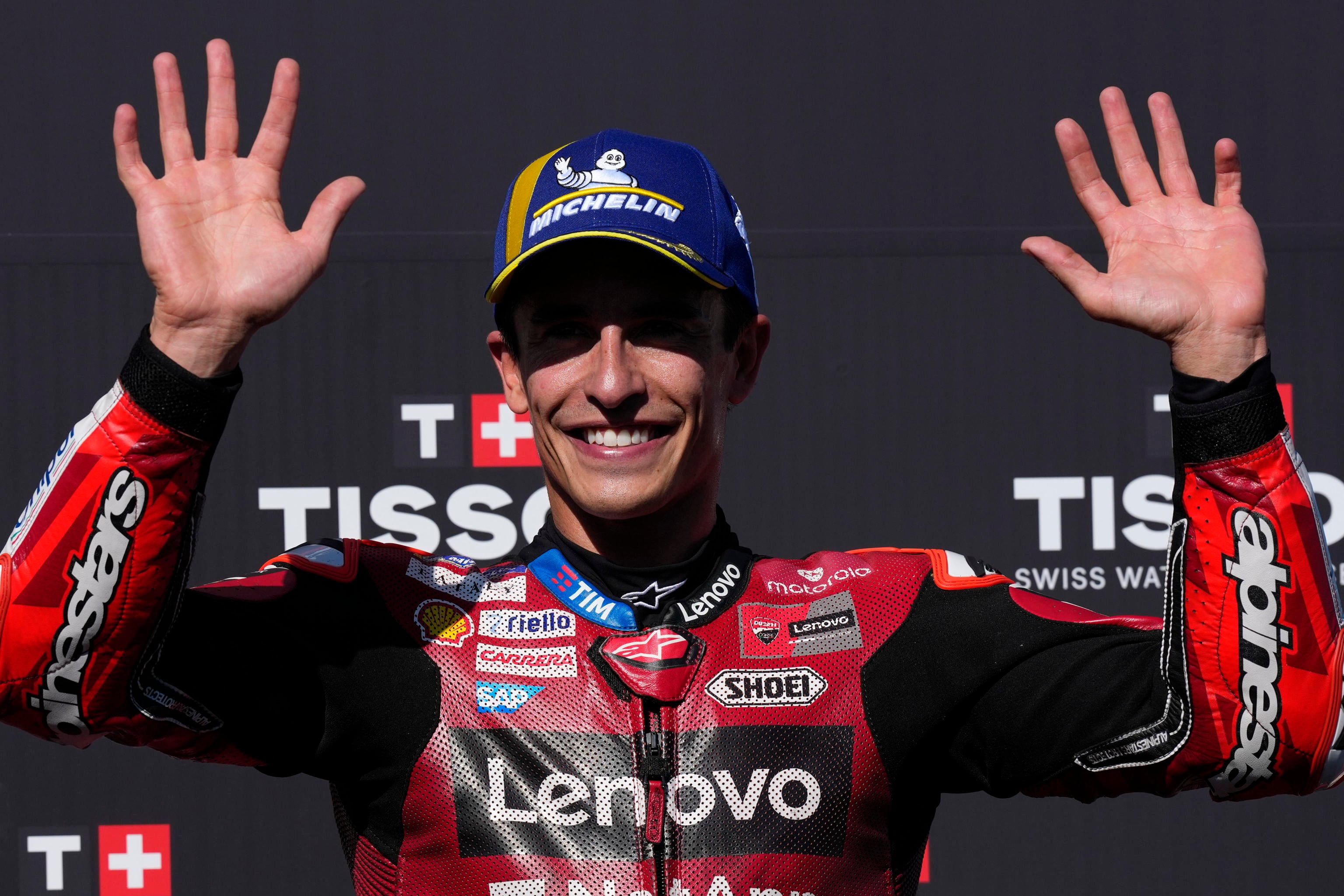 El piloto Marc Márquez, este sábado en el circuito Marco Simoncelli, tras ganar la carrera esprint del Gran Premio de San Marino. (EFE/ DANILO DI GIOVANNI)