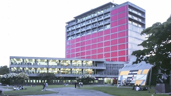 La primera universidad en reaccionar