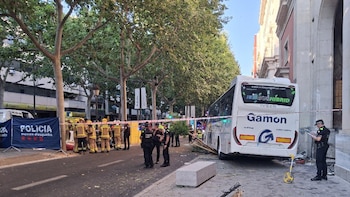 El SEM atiende a "una quincena" de heridos por un accidente vial de un autocar en Lleida