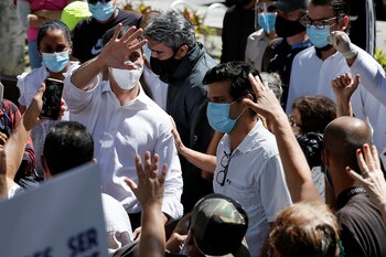 Juan Guaidó recorrió los centros de votación