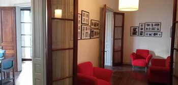 Es un departamento de doble