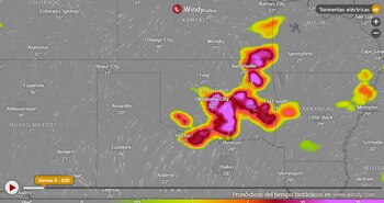 Especialistas recomendaron buscar protección en estructuras sólidas ante la amenaza de clima extremo. (Crédito: Windy.com)