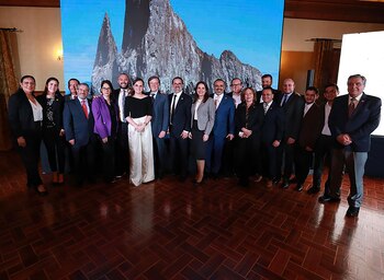 Los funcionarios realizaron una conferencia