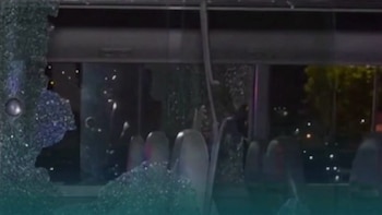 Los pasajeros del autobús pidieron ayuda después de los disparos al advertir que uno de los ocupantes había resultado lesionado. (Cortesía HRN)