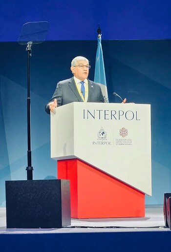 Rolle emitió un breve discurso