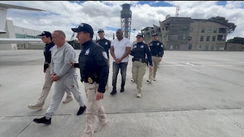 Extraditaron a cinco colombianos a Estados Unidos por narcotráfico, entre ellos ‘El Papá’, señalado de vincular a exfutbolistas en actividades ilícitas