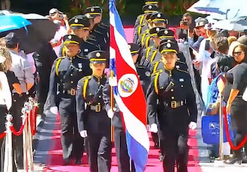 Retiro de pabellón nacional del evento de juramentación de Laura Fernández como Presidenta de Costa Rica.
